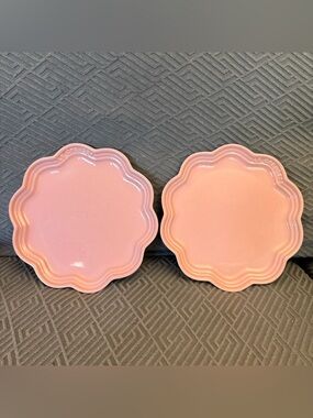 Le Creuset Satin Pink Frill Plate Stoneware 8.75" each Set Of 2 Pieces